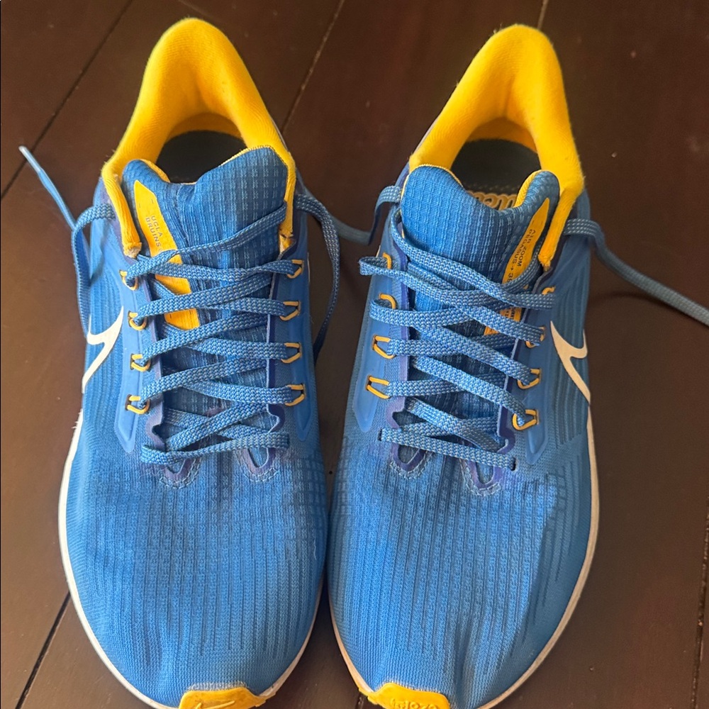 Nike UCLA Zoom Pegasus Tennis shoe Blue and Yellow